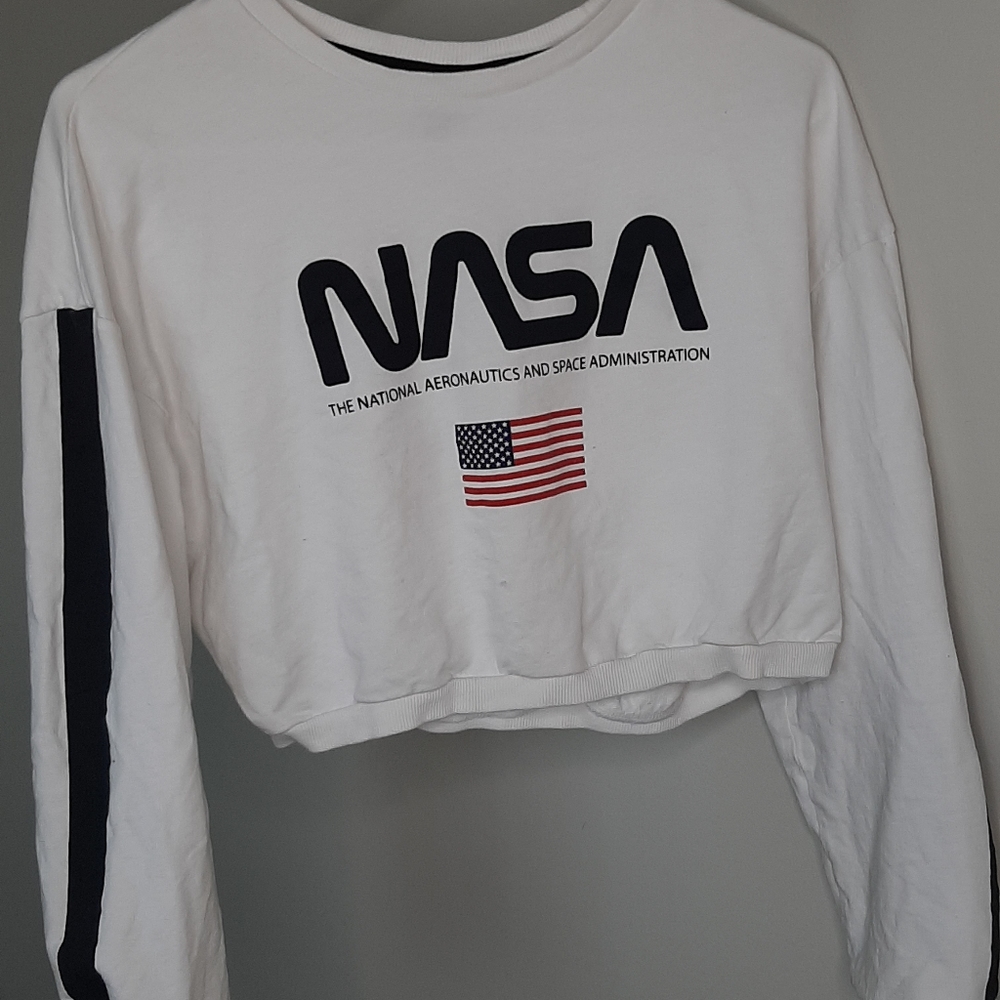 Nasa white cropped top long sleeves